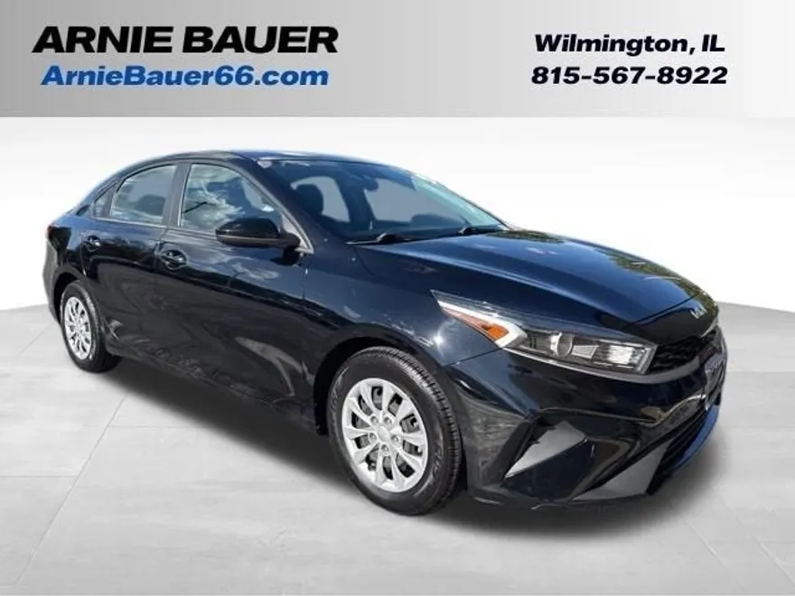 2022 Kia Forte FE photo 1