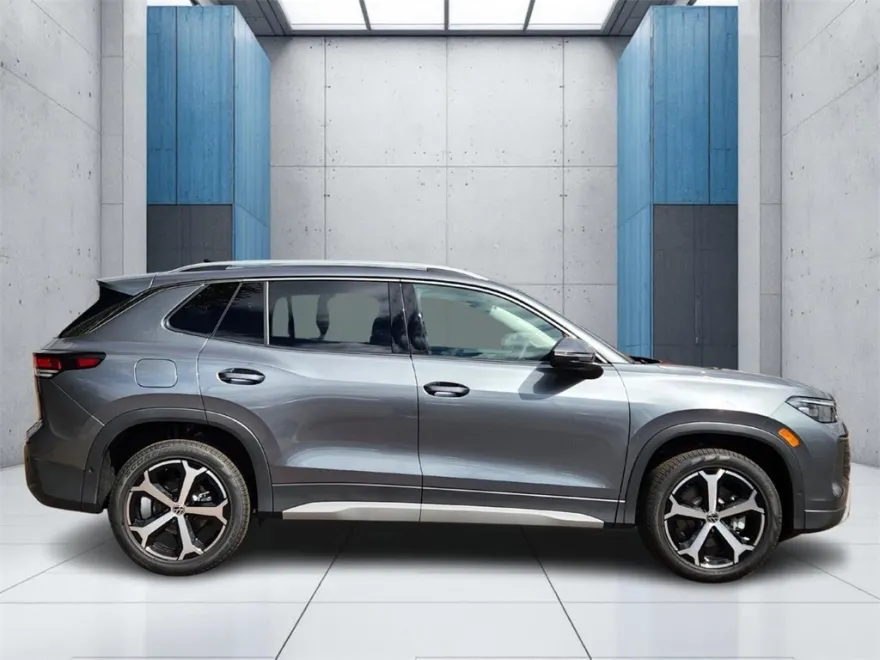 2025 Volkswagen Tiguan SE photo 1