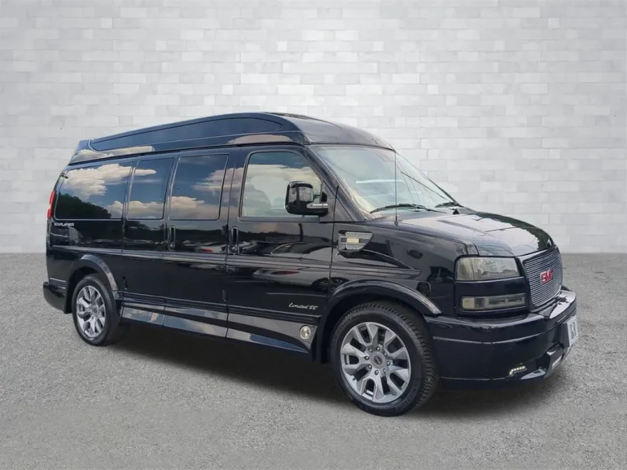 2024 Gmc Savana 2500 Cargo photo 1