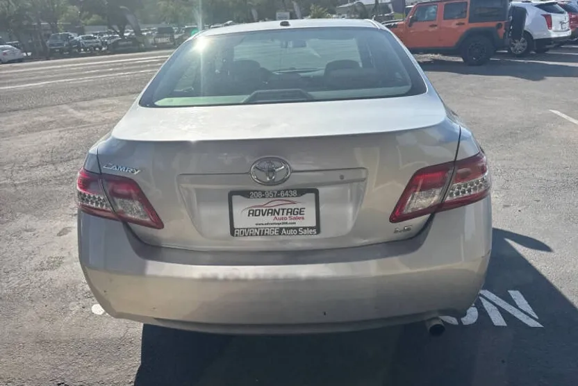 2010 Toyota Camry LE photo 1