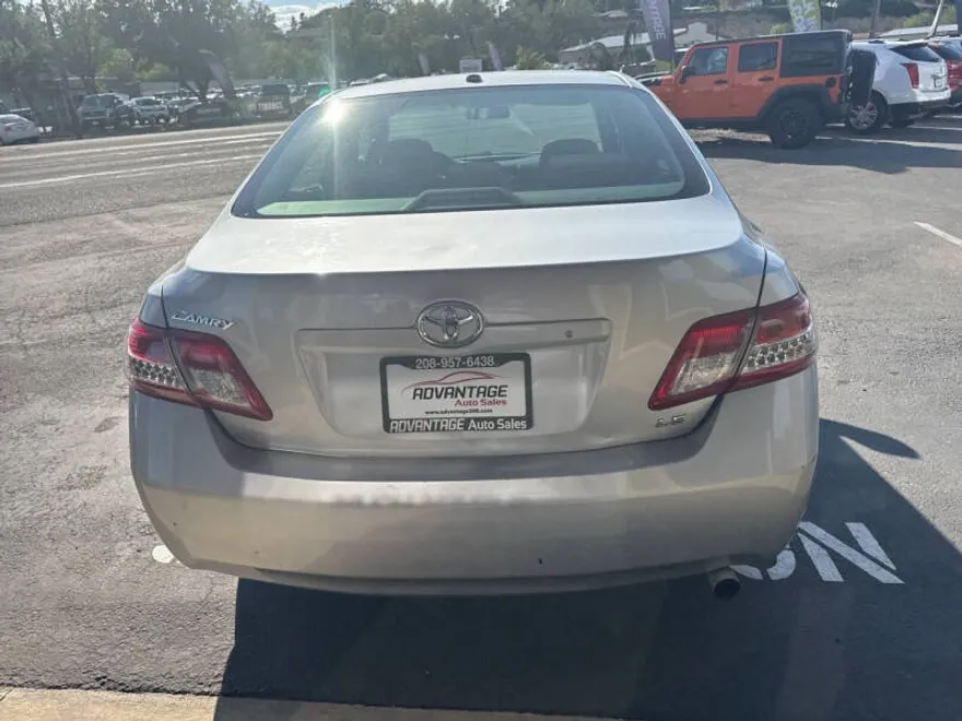2010 Toyota Camry LE photo 1