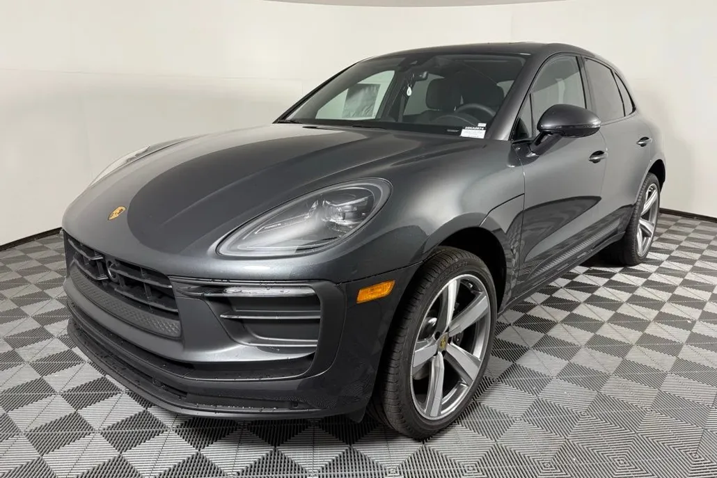 2025 Porsche Macan T photo 1