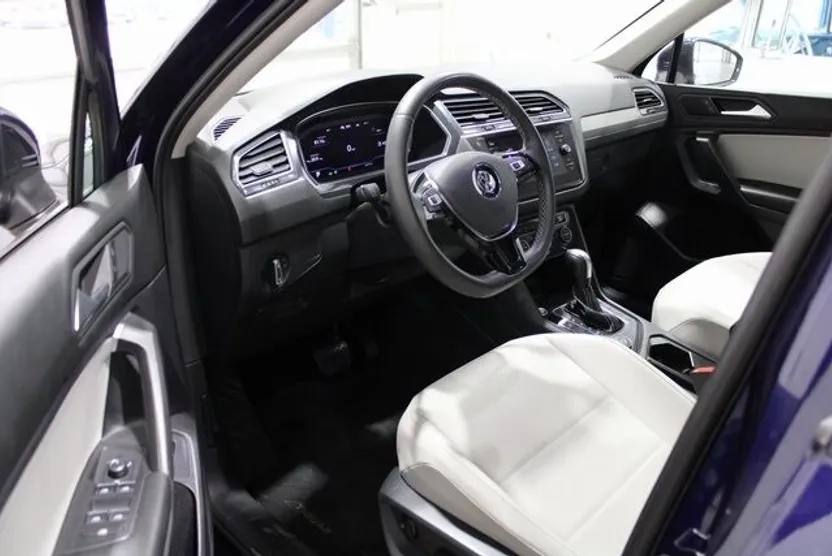 2021 Volkswagen Tiguan SE photo 1