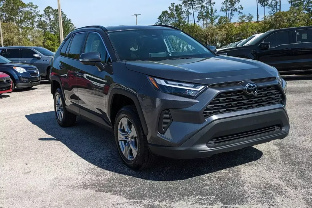 2024 Toyota RAV4 XLE photo 1