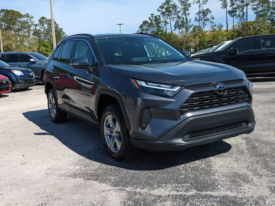 2024 Toyota RAV4 XLE photo 1