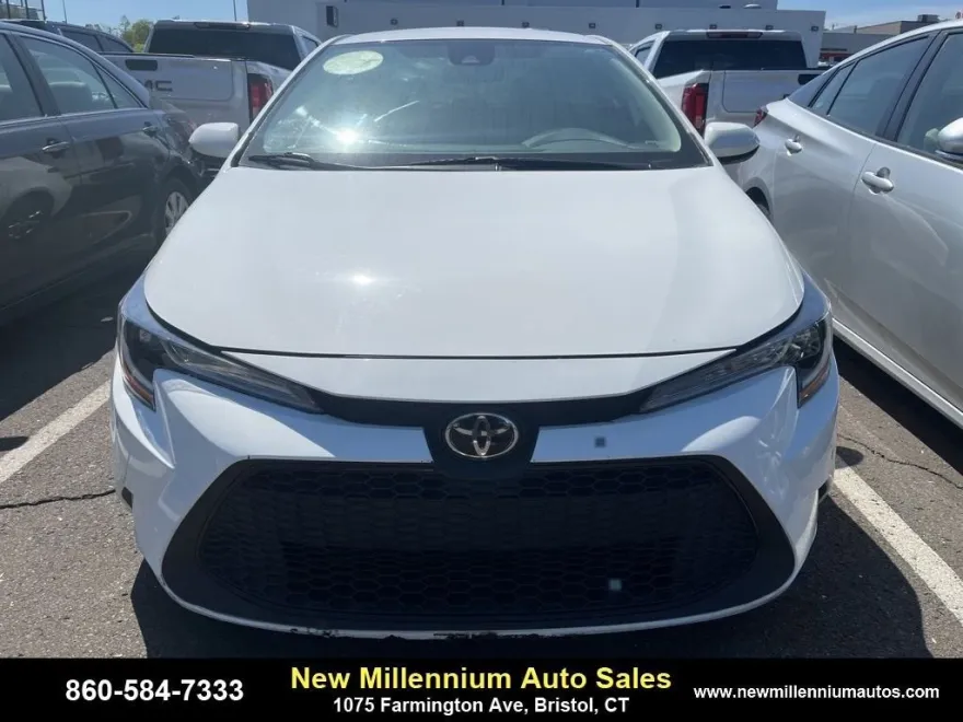 2021 Toyota Corolla LE photo 1