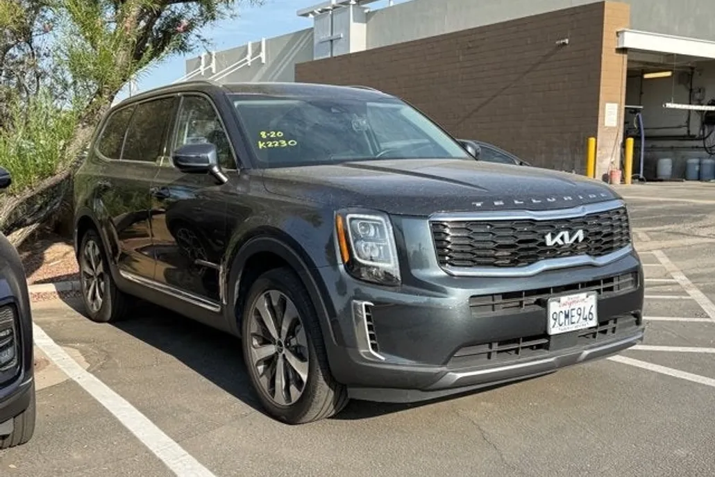 2022 Kia Telluride EX photo 1