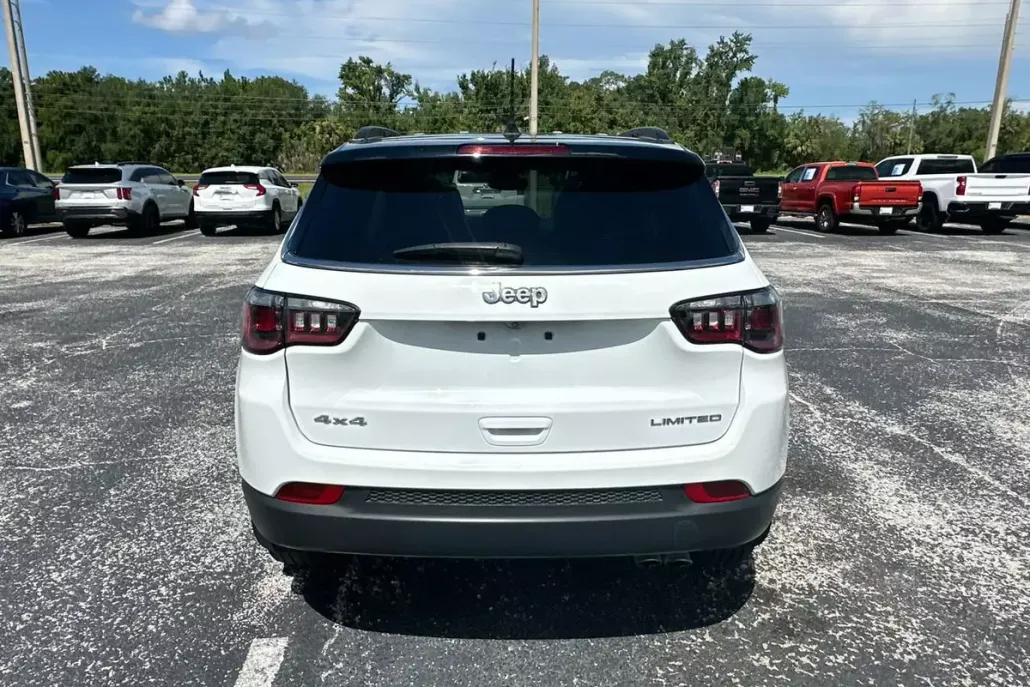 2022 Jeep Compass Limited photo 1