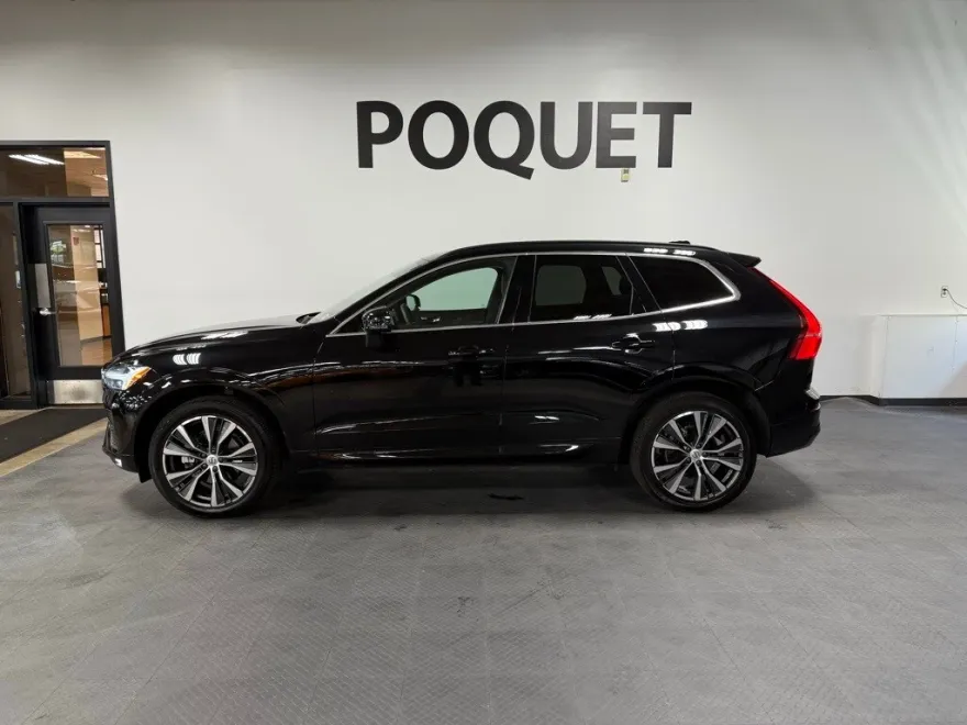 2022 Volvo XC60 B5 Momentum photo 1