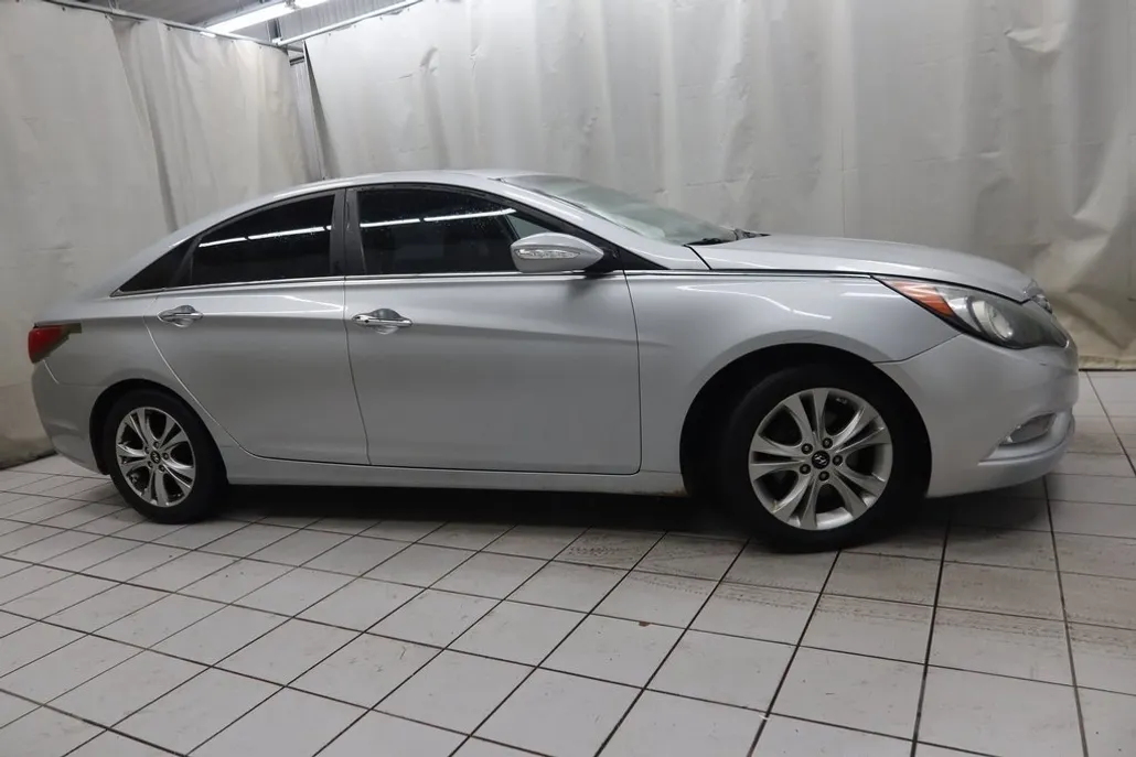 2011 Hyundai Sonata photo 1