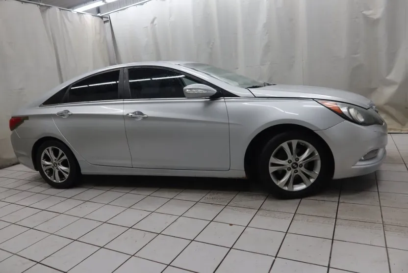 2011 Hyundai Sonata photo 1