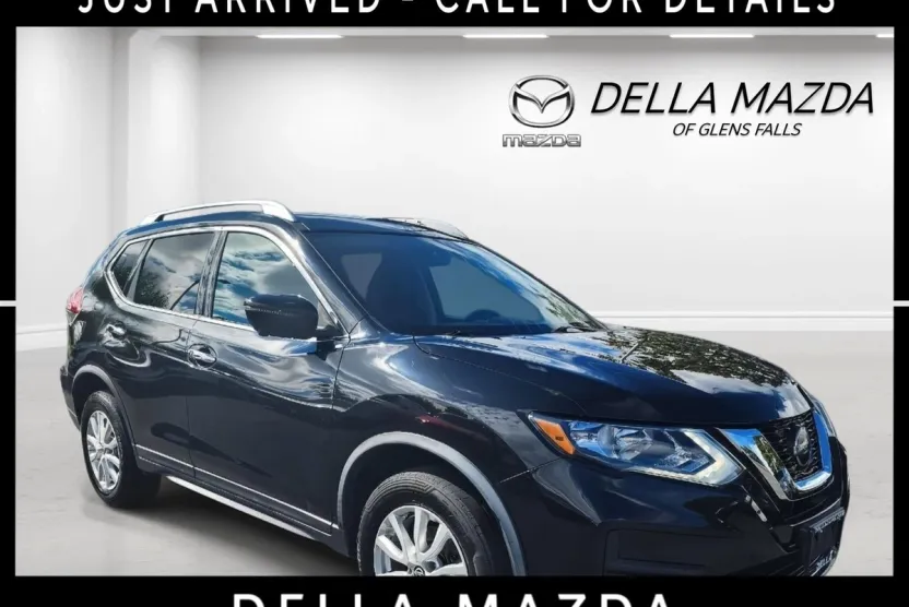2018 Nissan Rogue SV photo 1