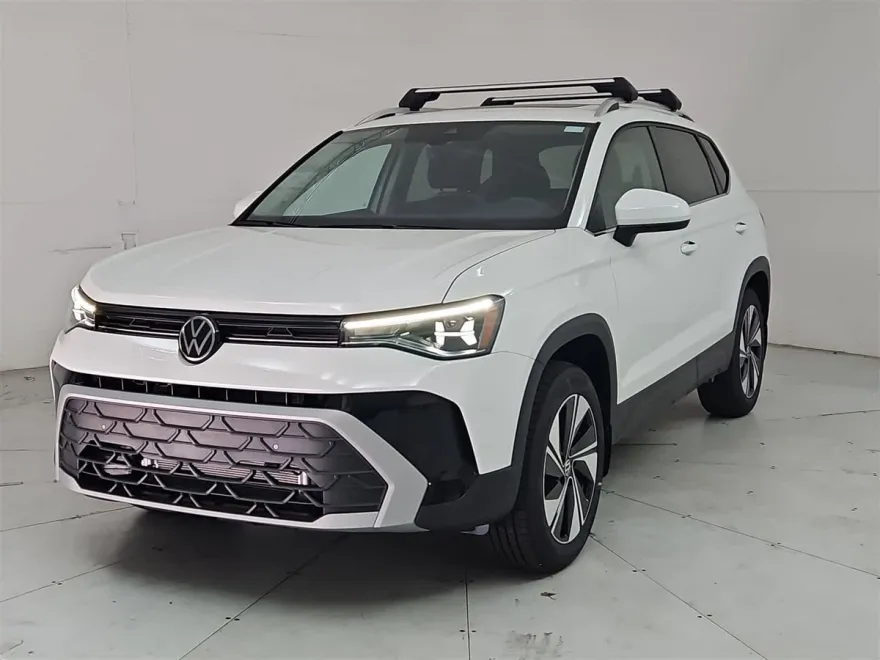 2025 Volkswagen Taos SE photo 1