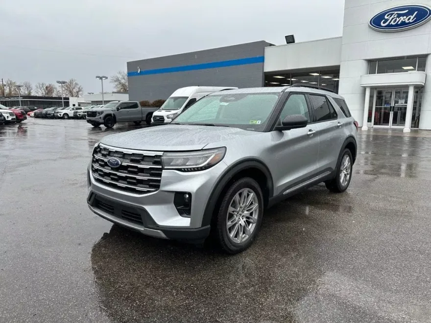 2025 Ford Explorer photo 1