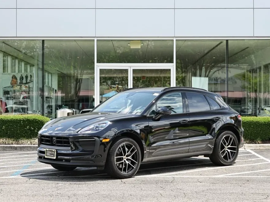 2024 Porsche Macan T photo 1