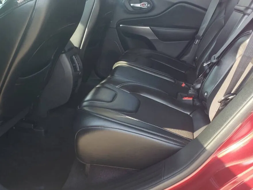 2019 Jeep Cherokee Latitude photo 1
