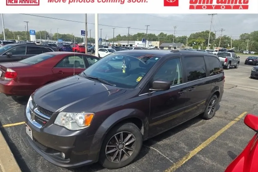2017 Dodge Grand Caravan SXT photo 1