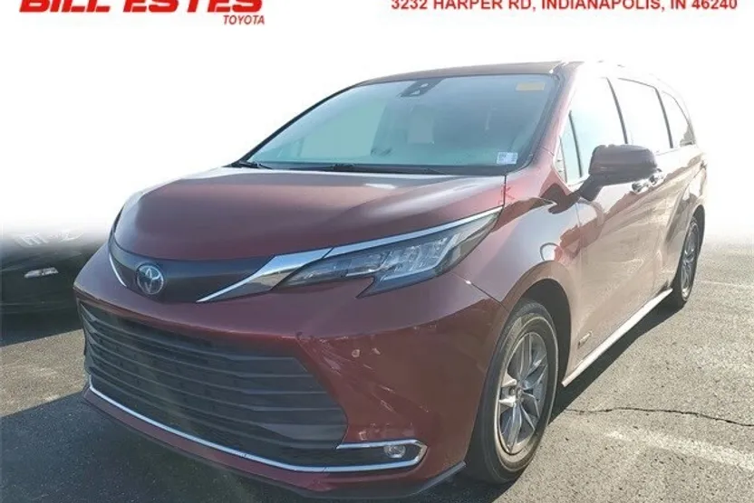 2021 Toyota Sienna XLE photo 1