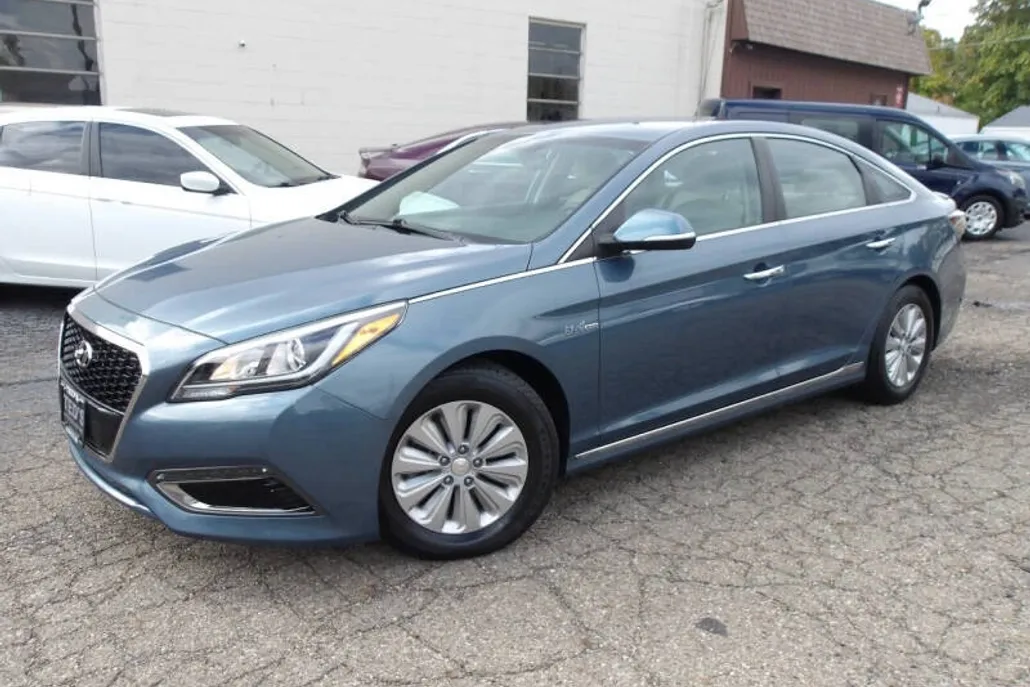 2016 Hyundai Sonata Hybrid SE photo 1