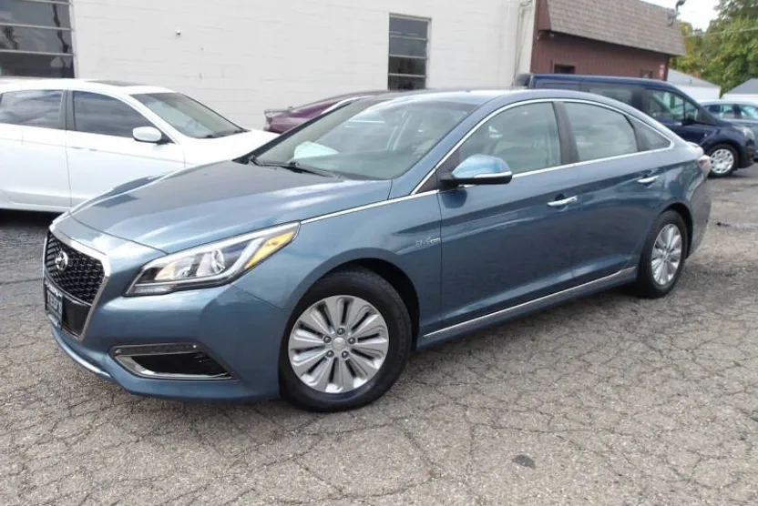 2016 Hyundai Sonata Hybrid SE photo 1