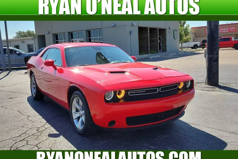 2022 Dodge Challenger SXT photo 1