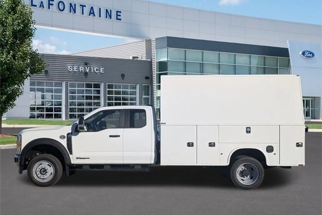 2025 Ford F-550 photo 1