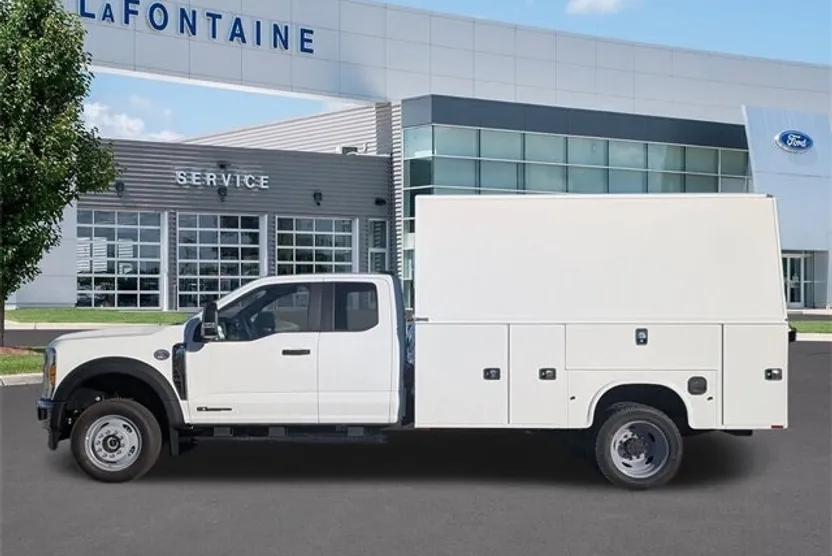 2025 Ford F-550 photo 1