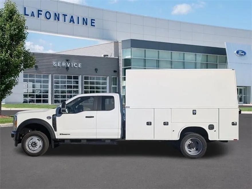 2025 Ford F-550 photo 1