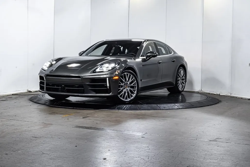 2025 Porsche Panamera 4 photo 1