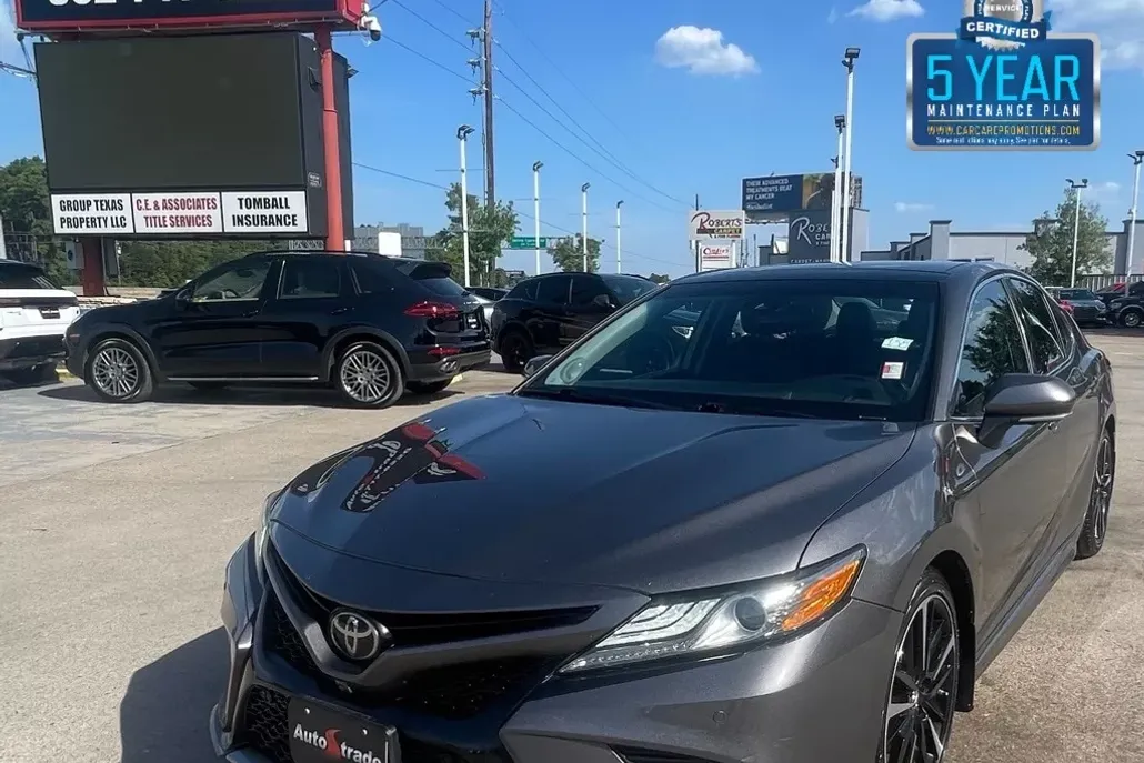 2019 Toyota Camry XLE V6 photo 1