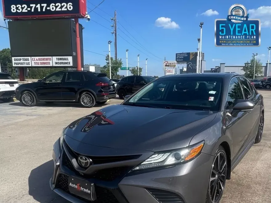 2019 Toyota Camry XLE V6 photo 1