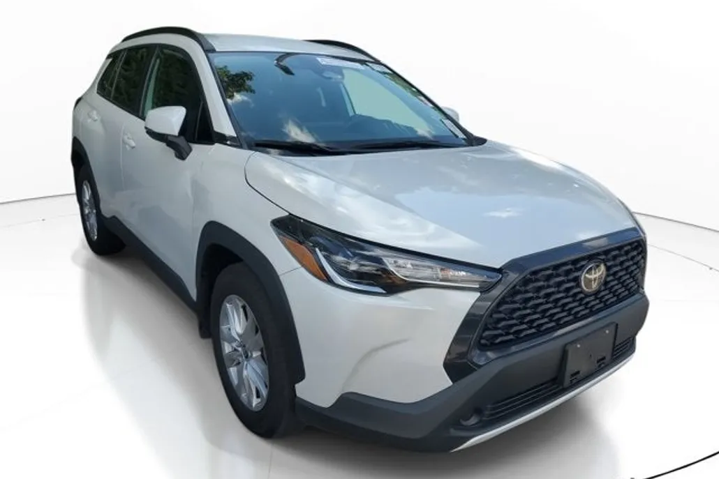 2024 Toyota Corolla Cross LE photo 1