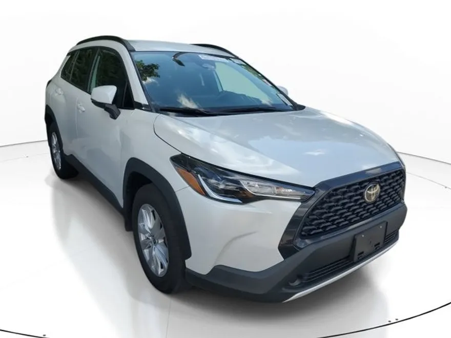 2024 Toyota Corolla Cross LE photo 1