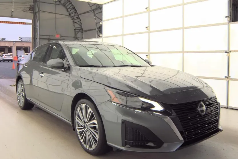 2024 Nissan Altima 2.5 SL photo 1