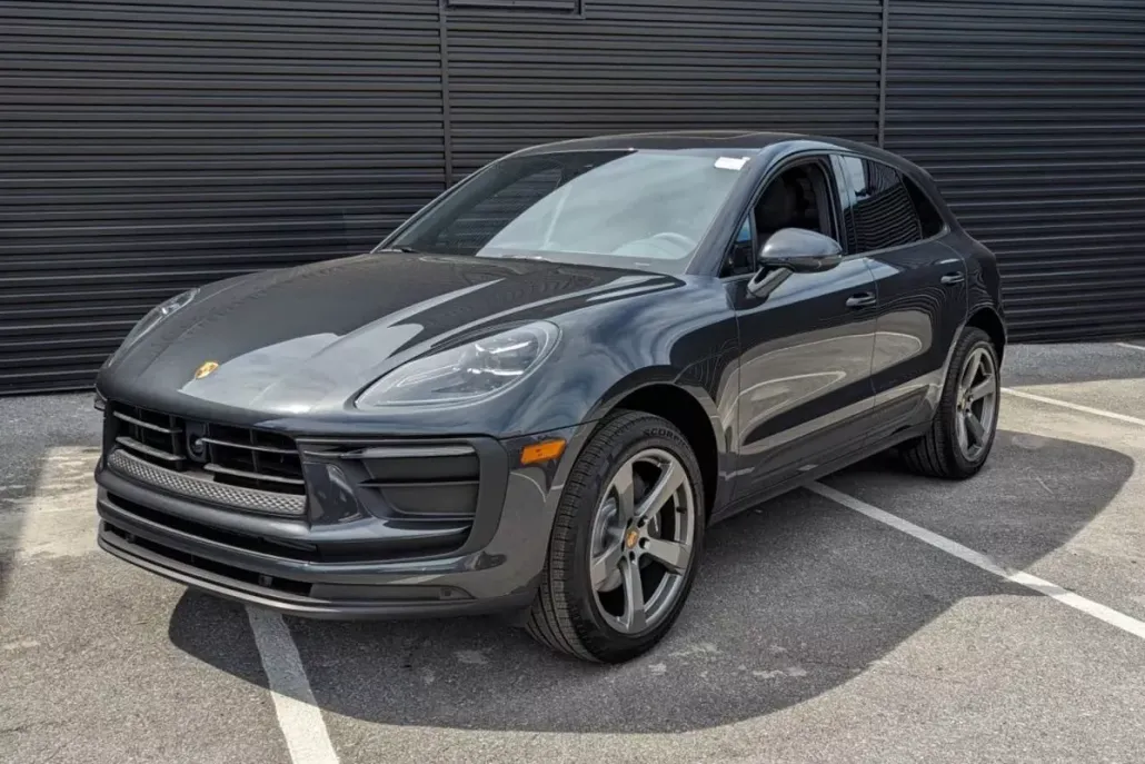 2024 Porsche Macan Base photo 1