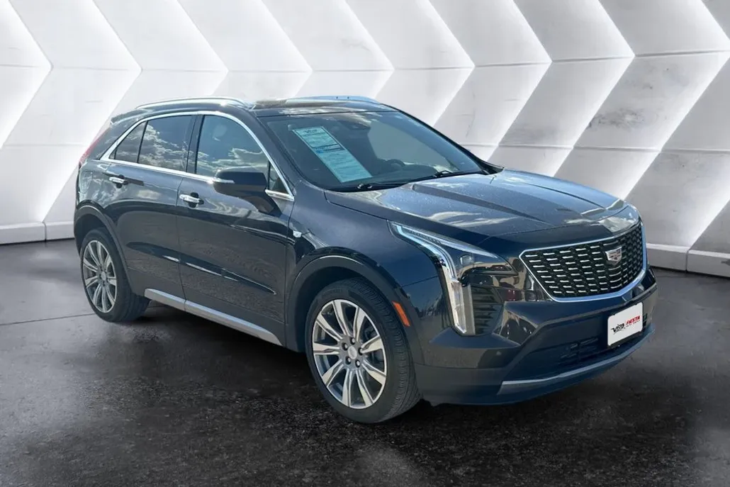 2023 Cadillac XT4 Premium Luxury photo 1