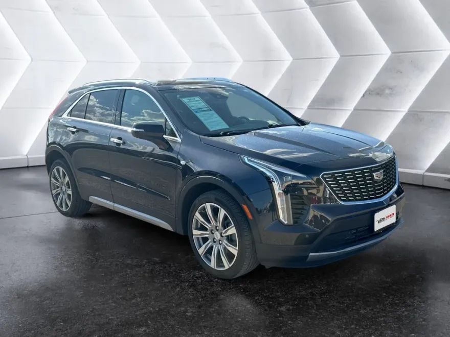 2023 Cadillac XT4 Premium Luxury photo 1
