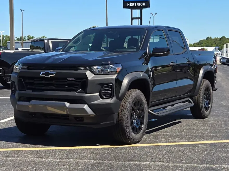 2026 Chevrolet Colorado Trail Boss photo 1