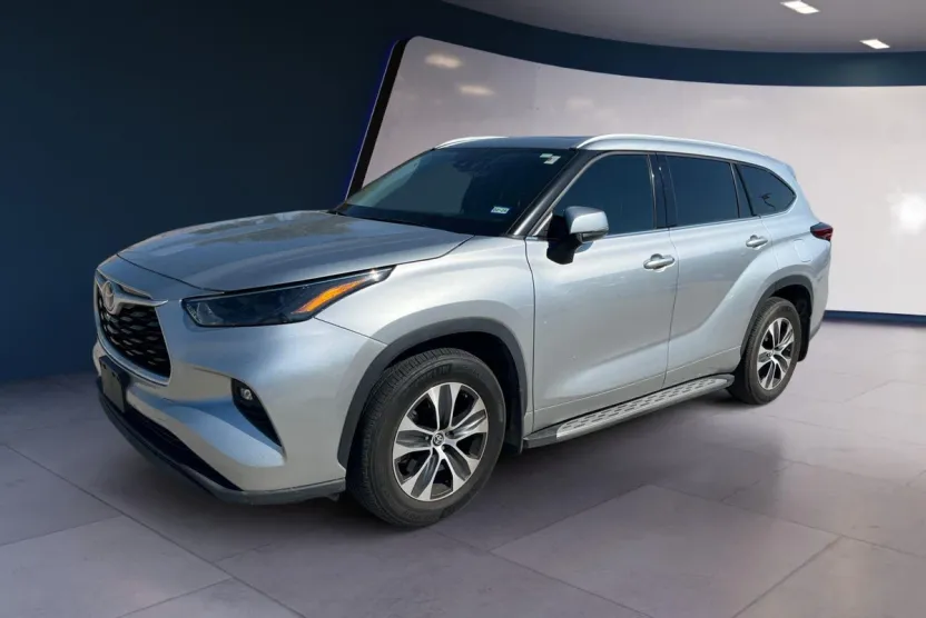 2022 Toyota Highlander XLE photo 1