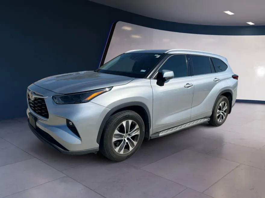 2022 Toyota Highlander XLE photo 1