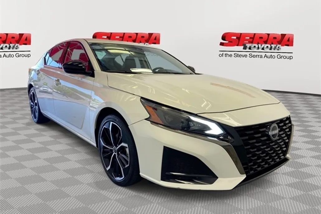 2025 Nissan Altima 2.5 SR photo 1