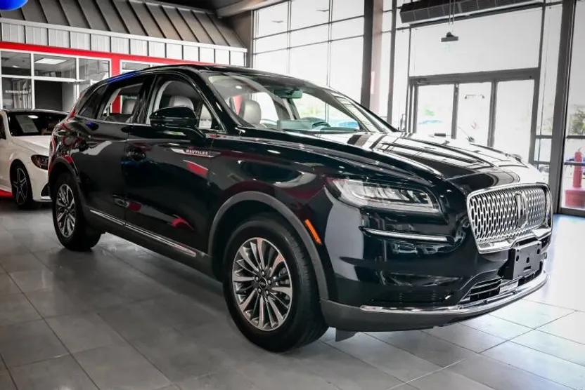 2021 Lincoln Nautilus Standard photo 1