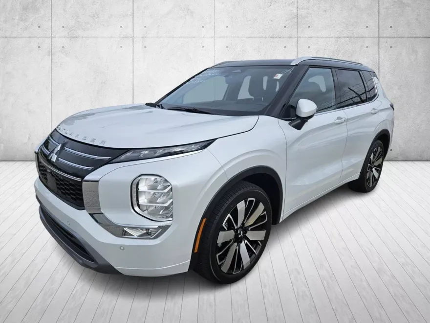 2025 Mitsubishi Outlander SEL photo 1