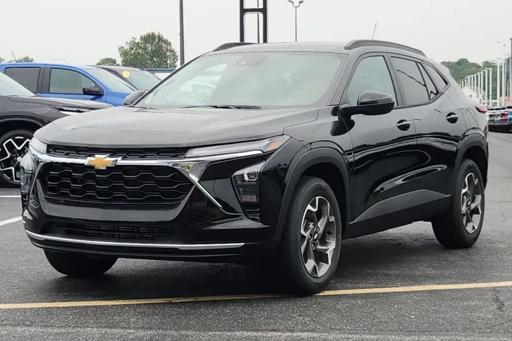 2025 Chevrolet Trax LT photo 1
