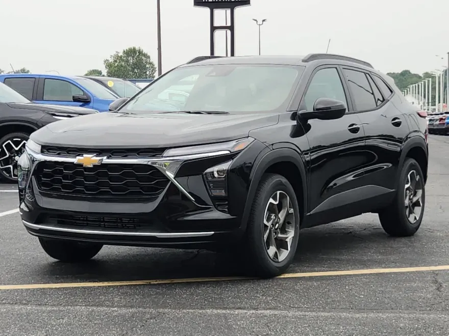 2025 Chevrolet Trax LT photo 1