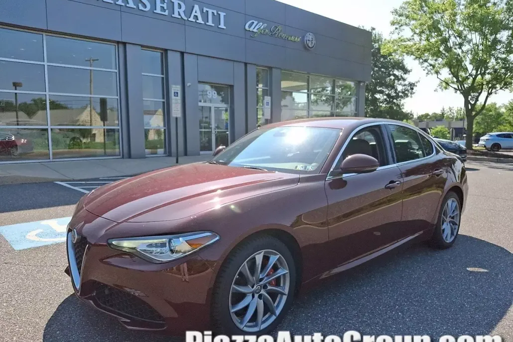 2019 Alfa Romeo Giulia Base photo 1