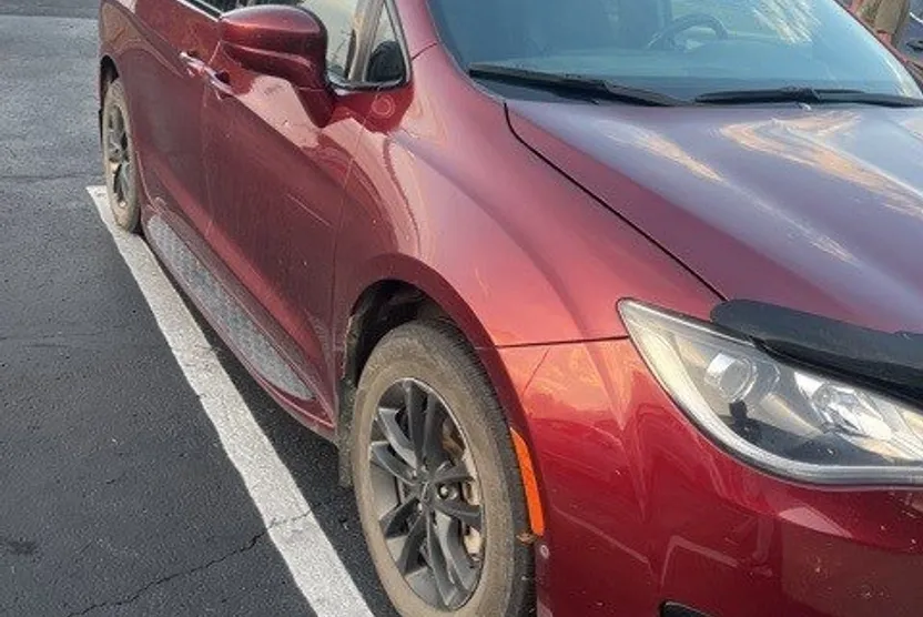 2020 Chrysler Pacifica Touring L photo 1