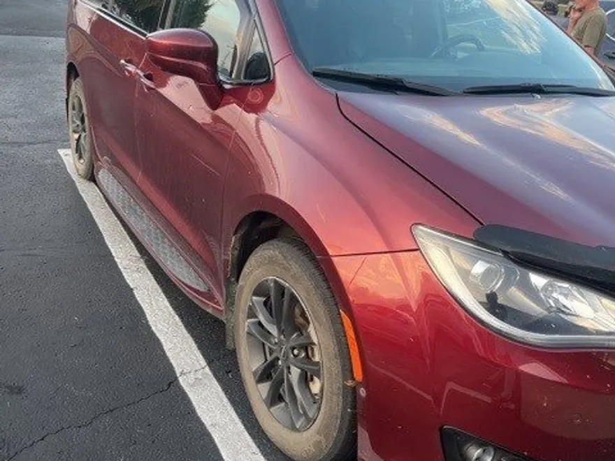 2020 Chrysler Pacifica Touring L photo 1