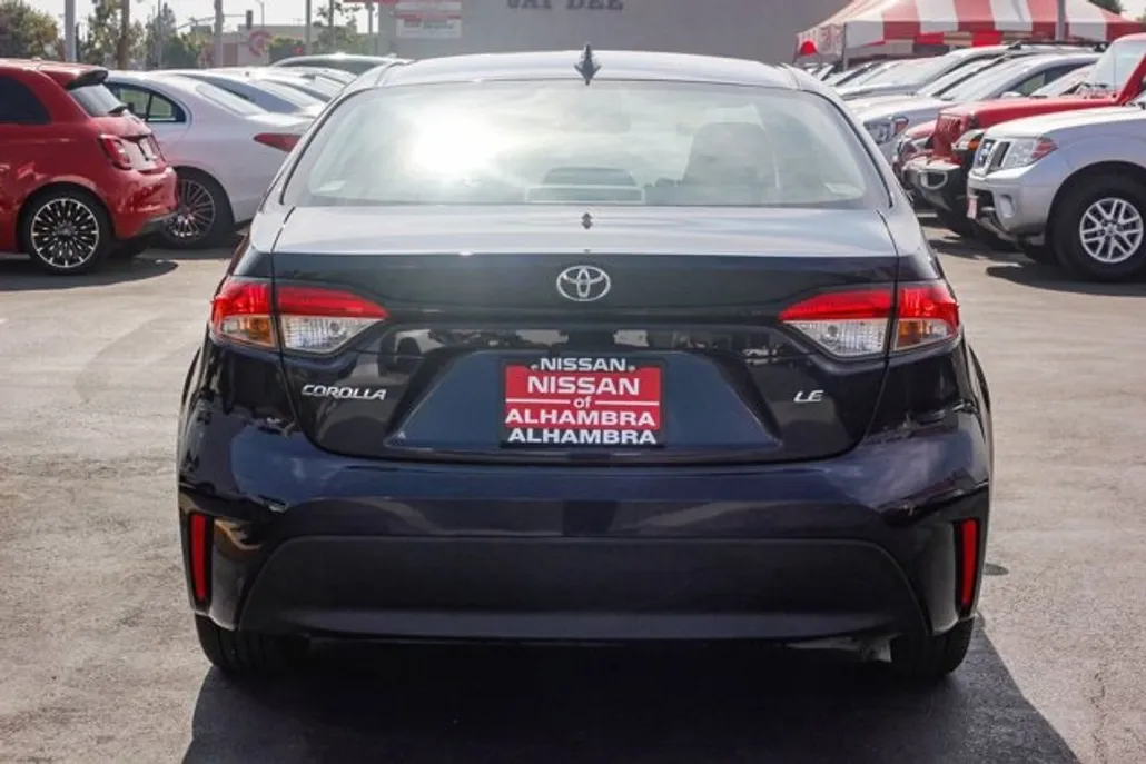 2023 Toyota Corolla LE photo 1