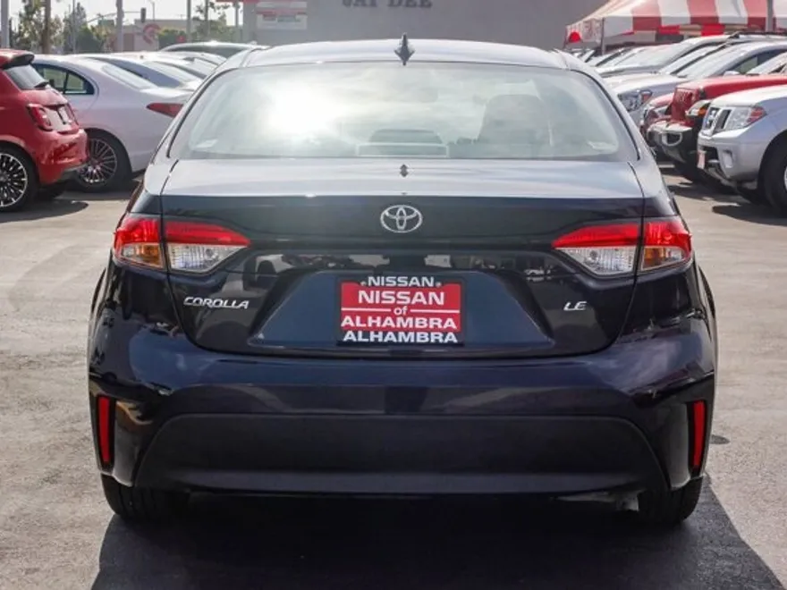 2023 Toyota Corolla LE photo 1
